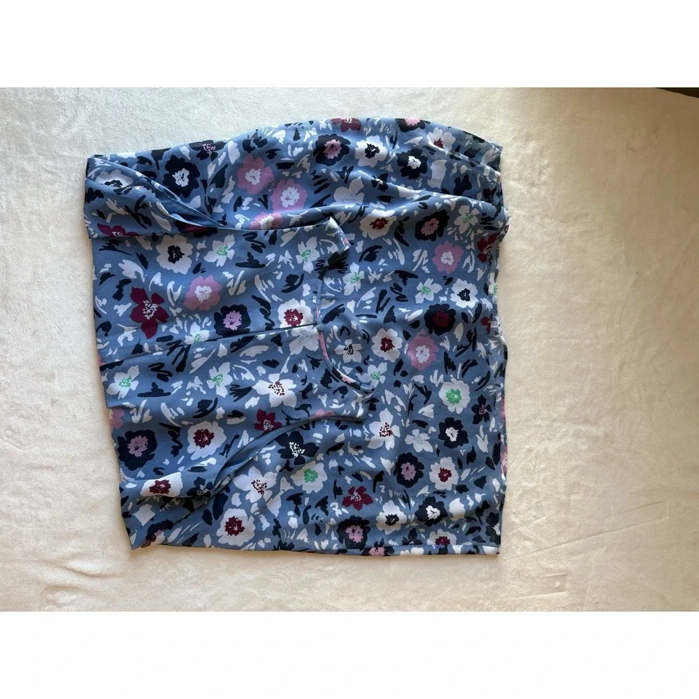Loft Floral Sleeveless flowy peephole back closure Dress in Blue Size‎ M Summer